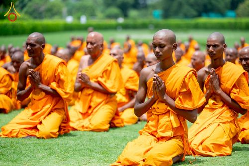 ภาพ No.231100:วันที่ 1 กรกฎาคม พ.ศ. 2568 โครงการบรรพชาสามเณร 300 รูป ถวายเป็นพุทธบูชา  วันอาสาฬหบูชา ณ จุดกำเนิดพระรัตนตรัย  ต้นแหล่งธัมมจักกัปปวัตตนสูตร เมืองพาราณสี  สารนาถ ประเทศอินเดีย