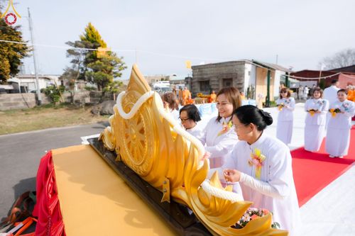 ภาพ No.132234:พิธีประดิษฐานยอดอุโบสถ บูชาธรรม 80 ปี หลวงพ่อธัมมชโย ณ วัดพระธรรมกายโทชิหงิ ประเทศญี่ปุ่น วันอาทิตย์ที่ 24 มีนาคม พ.ศ. 2567