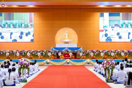 ภาพ No.233826:วันเสาร์ที่ 19 กรกฎาคม พ.ศ.2568 วันมหารำลึก ครั้งที่ 35 พิธีรำลึกถึงนักสร้างบารมี , พิธีสวดพระพุทธมนต์ , พิธีทอดผ้าบังสกุลและถวายไทยธรรม วัดพระธรรมกาย