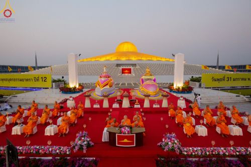 ภาพ No.122032:พิธีจุดประทีปถวายเป็นพุทธบูชา และบูชาธรรมมหาปูชนียาจารย์ พระมงคลเทพมุนี(สด จนฺทสโร) ในโครงการธรรมยาตรา กตัญญูบูชา มหาปูชนียาจารย์ พระมงคลเทพมุนี(สด จนฺทสโร) พระผู้ปราบมาร อนุสรณ์สถาน 7 แห่ง ปีที่ 12 วันที่ 31 มกราคม พ.ศ. 2567 ณ วัดพระธรรมกาย จ.ปทุมธานี