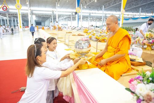 ภาพ No.123792:พิธีถวายโคมมาฆประทีป น้อมถวายเป็นพุทธบูชา แด่คณะพระภิกษุ สามเณร  ณ วัดพระธรรมกาย จ.ปทุมธานี วันเสาร์ที่ 17 กุมภาพันธ์ พ.ศ. 2567