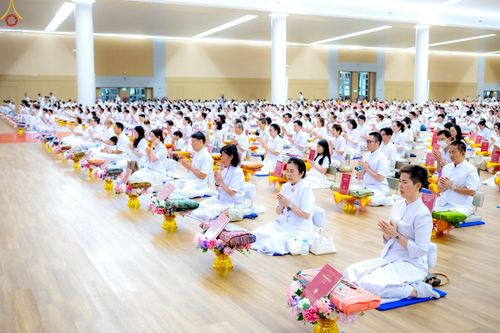 ภาพ No.228377:วันอาทิตย์ที่ 8 มิถุนายน พ.ศ. 2568 พิธีถวายทุนสนับสนุนพระไตรปิฎกฉบับธรรมชัย และอนุรักษ์คัมภีร์โบราณ ณ ห้องแก้วสารพัดนึก 2 วัดพระธรรมกาย