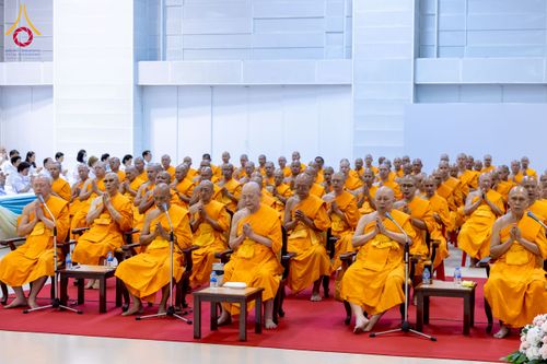 ภาพ No.264357:วันอาทิตย์ที่ 2 พฤศจิกายน พ.ศ. 2568 พิธีบูชาข้าวพระ ณ สภาธรรมกายสากล วัดพระธรรมกาย