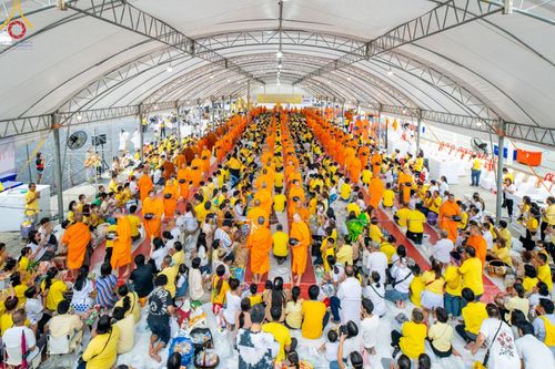 ภาพ No.146501:มหาสังฆทานถวายเป็นพุทธบูชาครั้งยิ่งใหญ่ โครงการทำบุญตักบาตร เพื่อถวายเป็นพระราชกุศล เนื่องในโอกาสมหามงคลเฉลิมพระชนมพรรษา พระบาทสมเด็จพระเจ้าอยู่ห้วฯ ทรงเจริญพระชนมพรรษา 6 รอบ 72 พรรษา