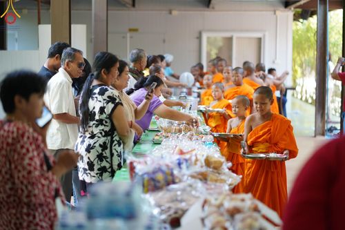 ภาพ No.61128:สามเณรออกบิณฑบาต และกิจกรรมอบรมสามเณร ในโครงการบรรพชาสามเณรฟื้นฟู พระพุทธศาสนาทั่วไทย ณ ศูนย์อบรมที่พักสงฆ์บ้านร่มเย็น จ.นราธิวาส วันที่ 2-15 เมษายน พ.ศ. 2567