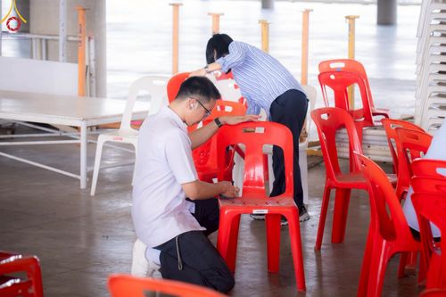 ภาพ No.218324:วันที่ 12-18 เมษายน พ.ศ. 2568 พระภิกษุและเจ้าหน้าที่อาสาสมัคร เตรียมพื้นที่ต้อนรับพักค้างพระสังฆาธิการ เนื่องในงานวันคุ้มครองโลก 22 เมษายน พ.ศ. 2568