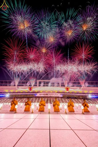 ภาพ No.122278:พิธีจุดประทีปถวายเป็นพุทธบูชา และบูชาธรรมมหาปูชนียาจารย์ พระมงคลเทพมุนี(สด จนฺทสโร) ในโครงการธรรมยาตรา กตัญญูบูชา มหาปูชนียาจารย์ พระมงคลเทพมุนี(สด จนฺทสโร) พระผู้ปราบมาร อนุสรณ์สถาน 7 แห่ง ปีที่ 12 วันที่ 31 มกราคม พ.ศ. 2567 ณ วัดพระธรรมกาย จ.ปทุมธานี (