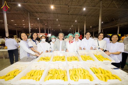 ภาพ No.204347:พิธีถวายภัตตาหารเป็นสังฆทาน แด่พระธรรมยาตรา ณ วัดพระธรรมกาย ตำบลคลองสาม อำเภอคลองหลวง จังหวัดปทุมธานี ในโครงการธรรมยาตรา กตัญญูบูชา มหาปูชนียาจารย์ พระมงคลเทพมุนี(สด จนฺทสโร) พระผู้ปราบมาร อนุสรณ์สถาน 7 แห่ง ปีที่ 13 วันที่ 31 มกราคม พ.ศ. 2568