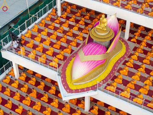 ภาพ No.201629:พิธีจุดประทีปถวายเป็นพุทธบูชา และบูชาธรรมมหาปูชนียาจารย์ ณ อาคารธรรมยาตรา กตัญญูบูชามหาปูชนียาจารย์ ตรงข้ามวัดปากน้ำภาษีเจริญ จ.กรุงเทพมหานคร ในโครงการธรรมยาตรา กตัญญูบูชา มหาปูชนียาจารย์ พระมงคลเทพมุนี(สด จนฺทสโร) พระผู้ปราบมาร อนุสรณ์สถาน 7 แห่ง