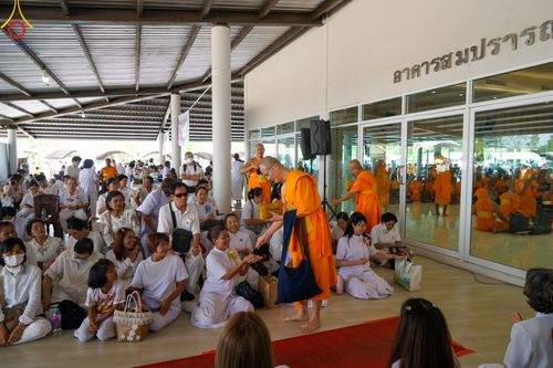 ภาพ No.130062:V.34 เพื่อธรรมเพื่อบางกล่ำ การรับบุญของเจ้าหน้าที่หน่วยงานต่างๆ  เพื่องานธรรมยาตราอัญเชิญพระบรมสารีริกธาตุ ประดิษฐาน ณ มหารัตนเจดีย์สิริปทุมสวรรค์ (เจดีย์อริยพุทธะ 5 พระองค์) ณ ศูนย์ปฏิบัติธรรมภาคใต้ อ.บางกล่ำ จ.สงขลา ระหว่างวันที่ 9-10 มีนาคม พ.ศ. 2567