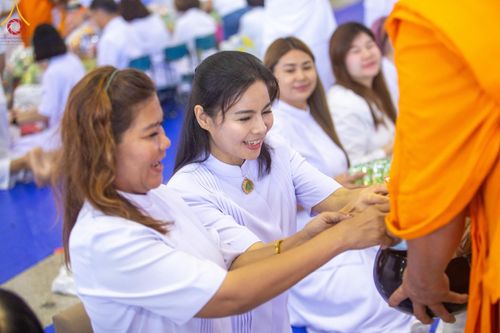 ภาพ No.124483:พิธีตักบาตรในวันมาฆบูชา ณ บ้านแก้วเรือนทองคุณยายฯ วัดพระธรรมกาย จ.ปทุมธานี วันเสาร์ที่ 24 กุมภาพันธ์ พ.ศ. 2567