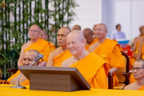 ภาพ No.236405:วันที่ 3 สิงหาคม พ.ศ. 2568 พิธีถวายมหาสังฆทานคณะสงฆ์ 2,000 กว่าวัดทั่วประเทศ ปีที่ 25 , พิธีถวายไทยธรรมคณะสงฆ์ 323 วัด 4 จังหวัดชายแดนภาคใต้ ณ วัดพระธรรมกาย