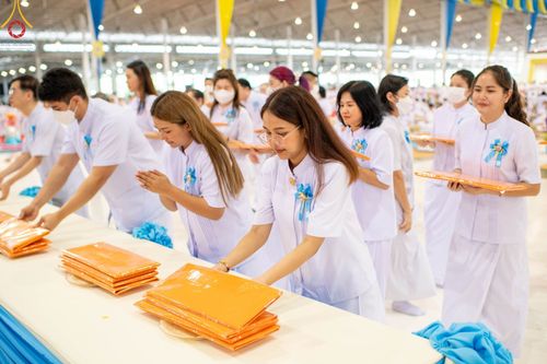 ภาพ No.99847:พิธีทอดผ้าป่า ต้นสมบัติจักรพรรดิ ในวันอาทิตย์ที่ 3 ธันวาคม พ.ศ. 2566 ณ สภาธรรมกายสากล วัดพระธรรมกาย จ.ปทุมธานี