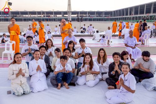 ภาพ No.274808:วันอาทิตย์ที่ 30 พฤศจิกายน พ.ศ. 2568 พิธีปลงผม โครงการอุปสมบทบูชาธรรมมหาปูชนียาจารย์ ปี 2568 ณ ลานธรรมพระมหาธรรมกายเจดีย์ ฝั่งทิศตะวันตก ระหว่างวิหารคดหมายเลข 8 และ 9 วัดพระธรรมกาย