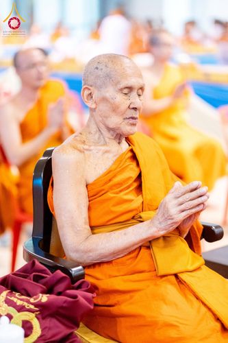 ภาพ No.185310:พิธีถวายมหาสังฆทาน 1,000 วัด ในวาระอายุวัฒนมงคล 84 ปี หลวงพ่อทัตตชีโว วันอาทิตย์ที่ 22 ธันวาคม พ.ศ. 2567 ณ สภาธรรมกายสากล วัดพระธรรมกาย
