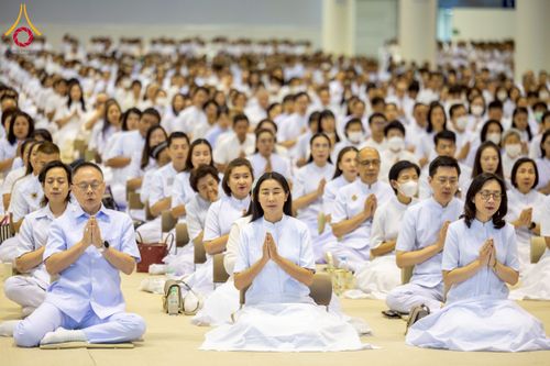 ภาพ No.232077:วันอาทิตย์ที่ 6 กรกฏาคม พ.ศ. 2568 พิธีตักบาตร ข้าวสารอาหารแห้ง  พิธีบูชาข้าวพระ สัมมนาพิเศษราชเหล็ก ณ สภาธรรมกายสากล วัดพระธรรมกาย