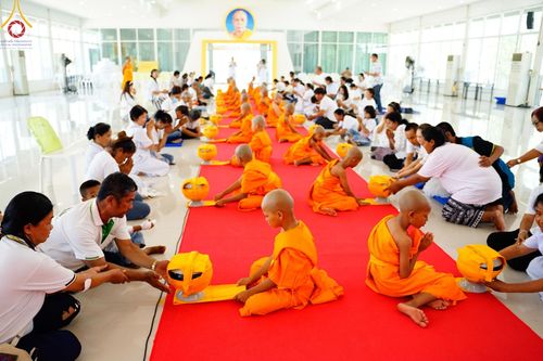 ภาพ No.134901:พิธีตัดปอยผม พิธีขอขมารับผ้าไตร พิธีบรรพชา และพิธีถวายบาตร ในโครงการบรรพชาสามเณร ฟื้นฟูพระพุทธศาสนาทั่วไทย  ณ ศูนย์ปฏิบัติธรรมและศูนย์อบรมเยาวชนเพชรบุรี ต.ท่าแลง อ.ท่ายาง จ.เพชรบุรี