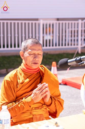 ภาพ No.62436:คณะศิษยานุศิษย์รวมใจสถาปนาและสมโภช ธรรมจักร เพื่ออัญเชิญประดิษฐาน ณ ยอดอุโบสถ 80 ปี หลวงพ่อธัมมชโย วัดพระธรรมกายนิวเจอร์ซี ประเทศสหรัฐอเมริกา  วันอาทิตย์ที่ 7 เมษายน พ.ศ. 2567