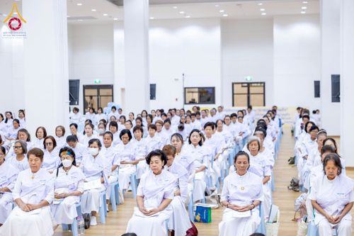 ภาพ No.221918:โครงการปฏิบัติธรรมอบรมศีลธรรม “บวชอุบาสิกาแก้ว” ถวายเป็นพระราชกุศลแด่พระบาทสมเด็จพระเจ้าอยู่หัว เนื่องในโอกาสมหามงคล “วันฉัตรมงคล”  ระหว่างวันที่ 2 – 4 พฤษภาคม 2568  ณ อาคาร 115 ปี คุณยายอาจารย์ฯ