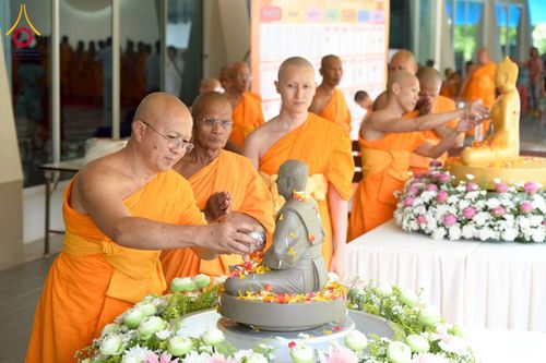 ภาพ No.218109:วันอาทิตย์ที่ 13 เมษายน พ.ศ. 2568 พิธีตักบาตรฉลองสามเณรใหม่ 75 รูป เนื่องในวันสงกรานต์ (โครงการบรรพชาสามเณรฟื้นฟูพระพุทธศาสนาทั่วไทย ประจำปีพุทธศักราช 2568) ณ ศูนย์ปฏิบัติธรรมระยอง(บ้านช่องลม) ตำบลบางบุตร อำเภอบ้านค่าย จังหวัดระยอง