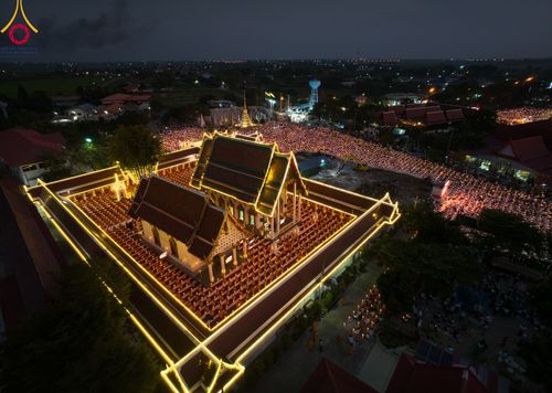 ภาพ No.112071:พิธีจุดประทีปถวายเป็นพุทธบูชา และบูชาธรรมมหาปูชนียาจารย์ พระมงคลเทพมุนี(สด จนฺทสโร) ในโครงการธรรมยาตรา กตัญญูบูชา มหาปูชนียาจารย์ พระมงคลเทพมุนี(สด จนฺทสโร) พระผู้ปราบมาร อนุสรณ์สถาน 7 แห่ง ปีที่ 12 วันที่ 14 มกราคม พ.ศ. 2567 ณ วัดสองพี่น้อง อ.สองพี่น้อง