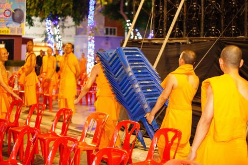 ภาพ No.126829:V.30 เต็มที่ เพื่อโคราช การเตรียมงาน ปฏิบัติงาน และเก็บงาน ของเจ้าหน้าที่หน่วยงานต่างๆ ทุกภาคส่วน เพื่อพิธีทำบุญเมืองนครราชสีมา ฉลอง 556 ปี ตักบาตรพระ 10,000 รูป ในวันเสาร์ที่ 2 มีนาคม พ.ศ.2567 ณ อนุสาวรีย์ท้าวสุรนารี จ.นครราชสีมา จัดโดย คณะสงฆ์จังหวัดนค