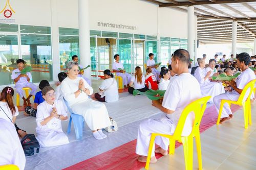 ภาพ No.186515:พิธีตัดปอย ปลงผม เวียนประทักษิณ  มอบบาตรผ้าไตร ขอขมาผู้ปกครอง และพิธีบรรพชาอุปสมบท  โครงการอุปสมบทหมู่บูชาธรรมมหาปูชนียาจารย์  ประจำปี 2567 ณ ศูนย์ปฏิบัติธรรมภาคใต้และวัดคงคาเลียบ อ.บางกล่ำ จ.สงขลา วันอาทิตย์ที่ 8 ธันวาคม พ.ศ. 2567