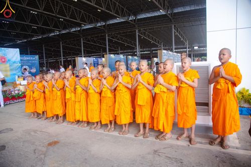 ภาพ No.146840:การต้อนรับพระสังฆาธิการ 2,000 กว่าวัดทั่วประเทศ และพิธีบูชาข้าวพระ เนื่องในวันสมาธิโลก วันอาทิตย์ที่ 4 สิงหาคม พ.ศ. 2567 ณ สภาธรรมกายสากล วัดพระธรรมกาย