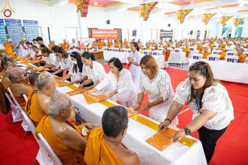 ภาพ No.131873:พิธีถวายสังฆทาน 323 วัด 4 จังหวัดชายแดนภาคใต้ ปีที่ 20 ครั้งที่ 167 และ พิธีมอบกองทุนหนุนแรงใจช่วยครูใต้ ปีที่ 17 ครั้งที่ 132 วันเสาร์ที่ 23 มีนาคม พ.ศ. 2567 ณ วัดมุจลินทวาปีวิหารพระอารามหลวง อ.หนองจิก จ.ปัตตานี