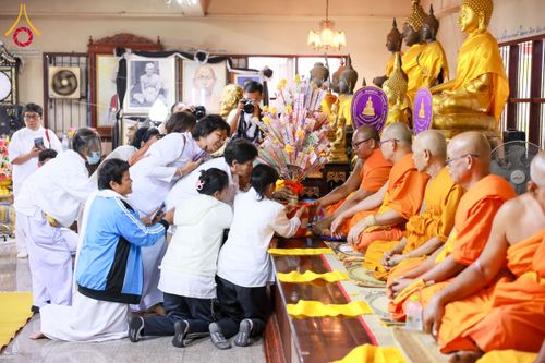 ภาพ No.196642:พิธีทอดผ้าป่าทำนุบำรุงศาสนสถาน ณ วัดไทยเจริญ ตำบลบางขุนกอง อำเภอบางกรวย จังหวัดนนทบุรี  ในโครงการธรรมยาตรา กตัญญูบูชา มหาปูชนียาจารย์ พระมงคลเทพมุนี(สด จนฺทสโร) พระผู้ปราบมาร อนุสรณ์สถาน 7 แห่ง ปีที่ 13 วันที่ 17 มกราคม พ.ศ. 2568