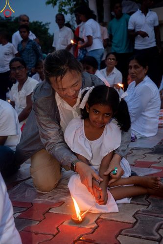 ภาพ No.141105:PhotoStory มหาศรัทธา ธรรมยาตราศรีลังกา EP.6 พิธีจุดวิสาขประทีป 6 วัด ถวายเป็น พุทธบูชา  โครงการสยาม-ลังกา ธรรมยาตรา  ฉลองเทศกาลวิสาขบูชาแห่งชาติ ศรีลังกา  บูชาธรรม 80 ปี หลวงพ่อธัมมชโย วันที่ 16 พฤษภาคม พ.ศ. 2567