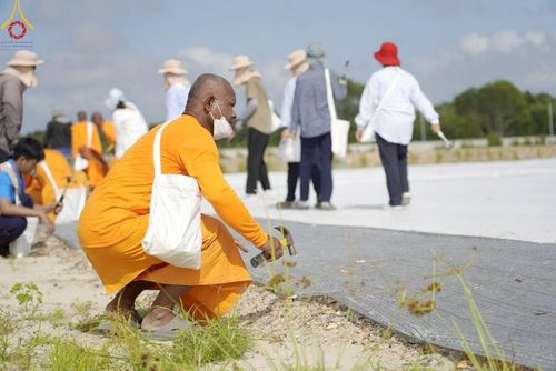 ภาพ No.211200:วันเสาร์ที่ 15 มีนาคม พ.ศ. 2568  การเตรียมงานของเจ้าหน้าที่ เพื่องานฉลองปทุมเจดีย์ ณ ศูนย์อบรมเยาวชนปัตตานี