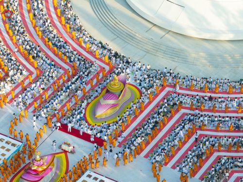 ภาพ No.193015:พิธีตักบาตรพระธรรมยาตรา ณ อนุสรณ์สถานคลองบางนางแท่น อ.สามพราน จ.นครปฐม ในโครงการธรรมยาตรา กตัญญูบูชา มหาปูชนียาจารย์ พระมงคลเทพมุนี(สด จนฺทสโร) พระผู้ปราบมาร อนุสรณ์สถาน 7 แห่ง ปีที่ 13 วันที่ 11 มกราคม พ.ศ.2568