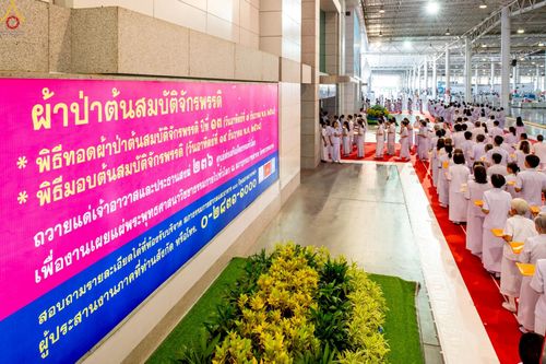 ภาพ No.277540:วันอาทิตย์ต้นเดือนที่ 7 ธันวาคม พ.ศ.2568 พิธีทอดผ้าป่าต้นสมบัติจักรพรรดิ ณ สภาธรรมกายสากล วัดพระธรรมกาย