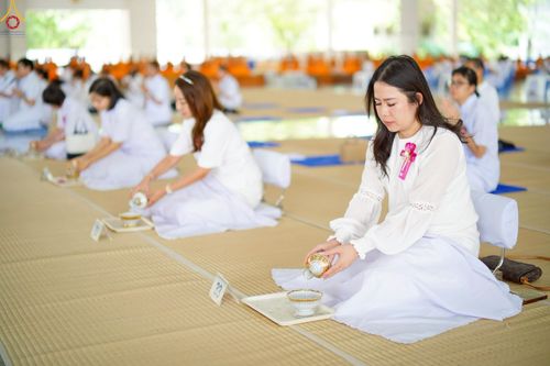 ภาพ No.230479:วันที่ 28 มิถุนายน พ.ศ. 2568 พิธีถวายภัตตาหารเมนูสวรรค์ เพื่อการบรรลุธรรม ณ หอฉันคุณยายอาจารย์ฯ วัดพระธรรมกาย