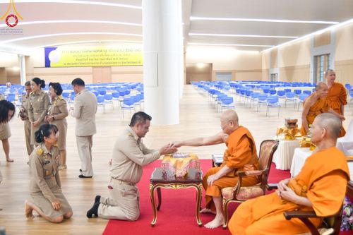 ภาพ No.209011:พระบาทสมเด็จพระเจ้าอยู่หัว ทรงมีพระราชศรัทธาทรงพระกรุณาโปรดเกล้าฯ ให้บำเพ็ญพระราชกุศลถวายภัตตาหารพระราชทาน การสอบบาลีสนามหลวง ณ วัดพระธรรมกาย ย อ.คลองหลวง จ.ปทุมธานี วันที่ 23-24 กุมภาพันธ์ พ.ศ. 2568