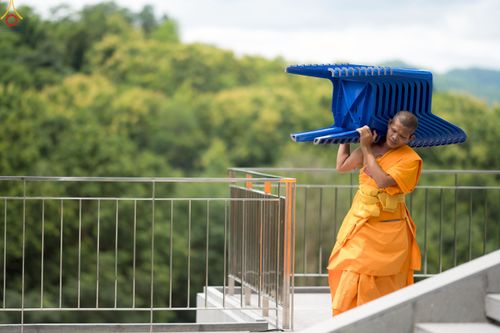 ภาพ No.239816:วันที่ 16-17 สิงหาคม พ.ศ. 2568 การปฏิบัติหน้าที่ของเจ้าหน้าที่ทุกสถานะ เพื่องานพิธีอัญเชิญรูปเหมือนพระมงคลเทพมุนี (สด จันทสโร) และพิธีกดปุ่มอัญเชิญรูปเหมือน พระมงคลเทพมุนี (สด จันทสโร) ณ มหาวิหารแก้วพระมงคลเทพมุนี ศูนย์ปฏิบัติธรรมแก้วเมืองเลย จ.เลย