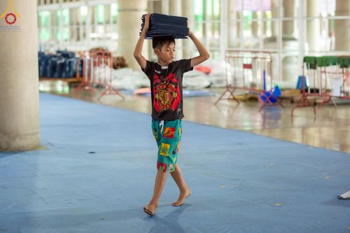 ภาพ No.218998:วันที่ 18-20 เมษายน พ.ศ. 2568 การเตรียมงานในลานธรรม , วิหารคด เพื่องานวันคุ้มครองโลก 22 เมษายน พศ. 2568