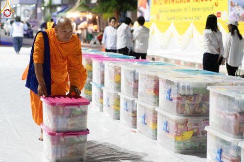 ภาพ No.185632:V.47 เบื้องหลังของเบื้องหน้า งานตักบาตรพระ 10,000 รูป ณ จ.กาญจนบุรี วันที่ 20-21 ธันวาคม พ.ศ. 2567