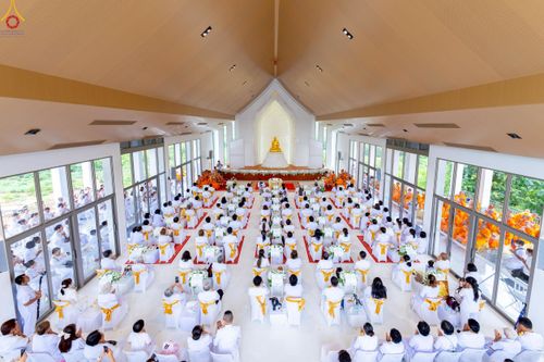 ภาพ No.239451:วันอาทิตย์ที่ 17 สิงหาคม พ.ศ. 2568 พิธีกดปุ่มอัญเชิญรูปเหมือน พระมงคลเทพมุนี (สด จันทสโร)  ณ มหาวิหารแก้วพระมงคลเทพมุนี  ศูนย์ปฏิบัติธรรมแก้วเมืองเลย