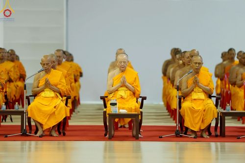 ภาพ No.222826:วันอาทิตย์ต้นเดือนที่ 4 พฤษภาคม พ.ศ. 2568 พิธีบูชาข้าวพระ ณ สภาธรรมกายสากล วัดพระธรรมกาย