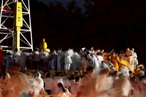 ภาพ No.261943:วันที่ 14 ตุลาคม พ.ศ. 2568 พิธีกลั่นแผ่นดิน โปรยทรายตอกเสาเข็มมหามงคลต้นแรก  สร้างองค์พระเจดีย์และจุดประทีปถวายเป็นพุทธบูชา ณ ศูนย์ปฏิบัติธรรมชัยนาท ต.ธรรมามูล อ.ชัยนาท จ.ชัยนาท