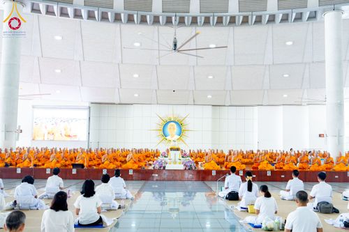 ภาพ No.226586:วันที่ 26 พฤษภาคม พ.ศ. 2568 พิธีบุพเปตพลี ครั้งที่ 164 ร่วมอุทิศบุญแด่หมู่ญาติที่ล่วงลับไปแล้ว และสืบทอดอายุพระพุทธศาสนา ณ หอฉันคุณยายอาจารย์ฯ วัดพระธรรมกาย