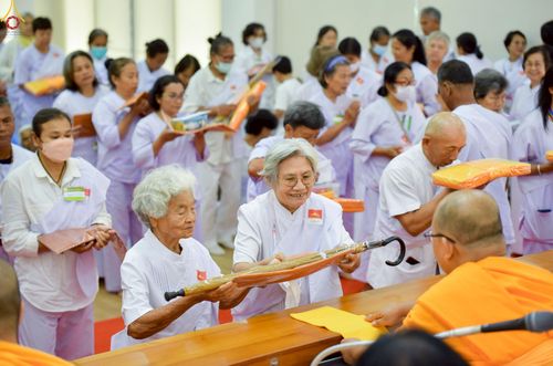 ภาพ No.250118:วันที่ 26-28 กันยายน พ.ศ. 2568 โครงการอบรมอุบาสกแก้ว อุบาสิกาแก้ว รุ่นที่ 3 ตัวแทนทอดกฐินสามัคคีทั่วไทย 30,000 วัด ณ ศูนย์ปฏิบัติธรรมจันทบุรี จ.จันทบุรี