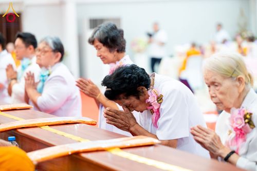 ภาพ No.149488:พิธีทักษิณานุปทานแด่บรรพชนตระกูลผ่องสวัสดิ์ และหมู่ญาติที่ล่วงลับไปแล้ว ประจำปี ครั้งที่ 19 วันพฤหัสบดีที่ 22 สิงหาคม พ.ศ. 2567 ณ พระมหาเจดีย์ทัตตชีโว ศูนย์อบรมเยาวชนกาญจนบุรี