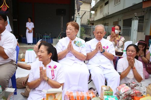 ภาพ No.146300:ตักบาตรพระ 1,384 รูป ทำบุญเมืองฝางครบรอบ 1,383 ปี ถวายเป็นพระราชกุศลแด่พระบาทสมเด็จพระเจ้าอยู่หัว เนื่องในโอกาสพระราชพิธีมหามงคล เฉลิมพระชนมพรรษา 6 รอบ 72 พรรษา วันเสาร์ที่ 27 กรกฎาคม พ.ศ.2567  ณ ถนนหน้าที่ว่าการอำเภอฝาง จ.เชียงใหม่