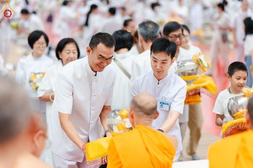 ภาพ No.206949:พิธีถวายโคมมาฆประทีป น้อมถวายเป็นพุทธบูชา แด่คณะพระภิกษุ สามเณร วัดพระธรรมกาย วันอาทิตย์ที่ 9 กุมภาพันธ์ พ.ศ. 2568 ณ ห้องแก้วสารพัดนึก 2 สภาธรรมกายสากล วัดพระธรรมกาย จังหวัดปทุมธานี