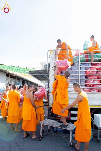 ภาพ No.273734:วันที่ 27 พฤศจิกายน พ.ศ. 2568 คณะศิษยานุศิษย์วัดพระธรรมกาย มูลนิธิธรรมกาย มอบอาหารและสิ่งของความช่วยเหลือให้พี่น้องชาวใต้ ผู้ประสบอุทกภัยน้ำท่วม