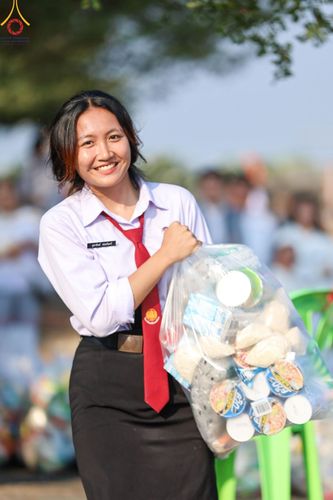 ภาพ No.180477:พิธีตักบาตรพระ ๑,๐๐๐ รูป ฉลองเมืองลำปาง ๑,๓๔๔ ปี วันเสาร์ที่ ๗ ธันวาคม พ.ศ. ๒๕๖๗ ณ ลานพระบรมราชานุสาวรีย์ พระนเรศวรมหาราช อ.เกาะคา จ.ลำปาง