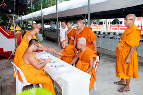 ภาพ No.234439:วันพฤหัสบดีที่ 24 กรกฎาคม พ.ศ. 2568 พิธีถวายสังฆทานแก่คณะสงฆ์ 323 วัด , พิธีมอบกองทุนหนุนแรงใจช่วยครูใต้ , พิธีทำบุญส่วนกุศลแด่ผู้วายชนม์ ในเหตุการณ์ความไม่สงบ 4 จังหวัด ชายแดนภาคใต้ (ปัตตานี , ยะลา , นราธิวาส , สงขลา) ปีที่ 21 ครั้งที่ 179 ณ วัดเวฬุวัน 